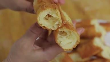 中国传统美食油条大果子细节视频的预览图